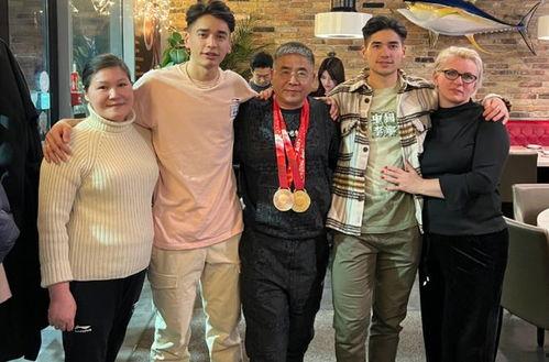 刘氏兄弟,携手共进,谱写家族辉煌篇章